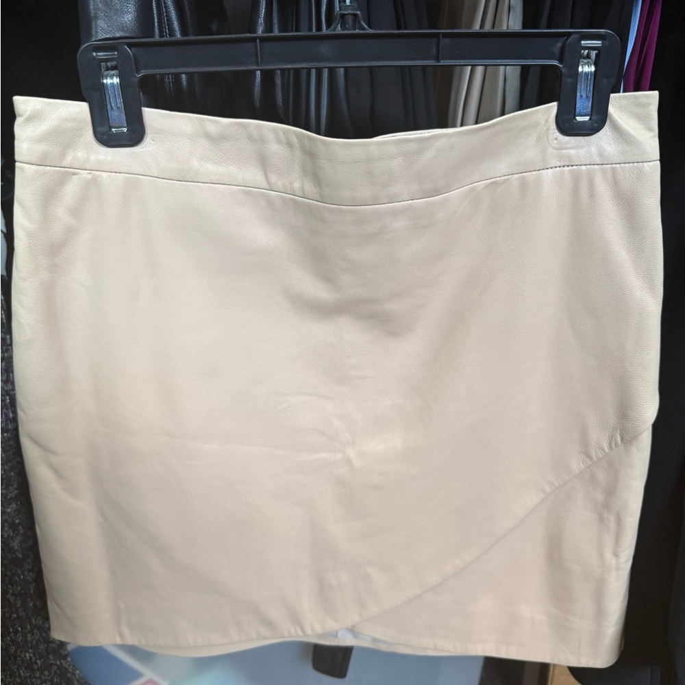 Banana Republic size 6 blush leather miniskirt never worn